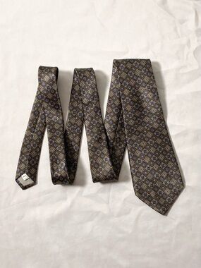 ⭐️ Vintage Johnny Carson Blue And Brown Diamond Pattern Italian Silk Necktie